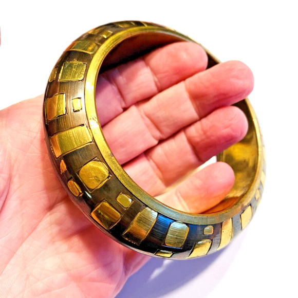 Vintage Brass Bangle Bracelet 1980's Goldtone & Oxidized Metal Inlay Unique Boho - Picture 5 of 7